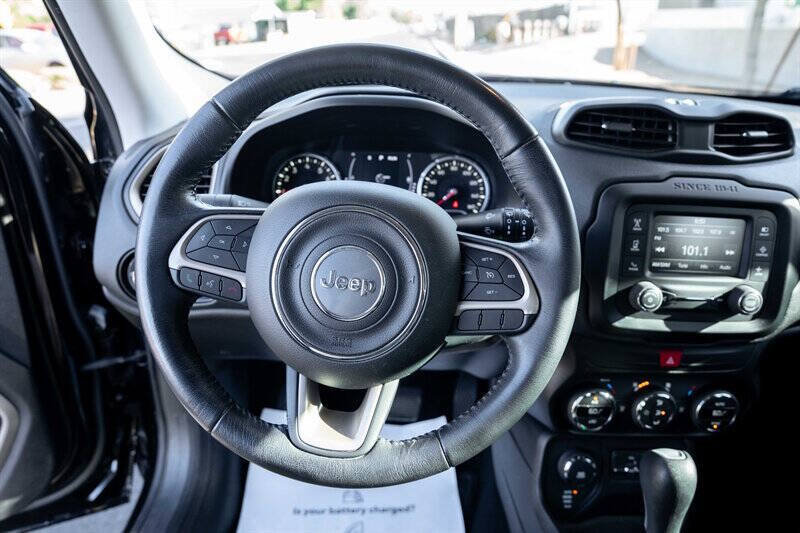 Used 2017 Jeep Renegade Latitude w/ Popular Equipment Group AWD/4WD image 11
