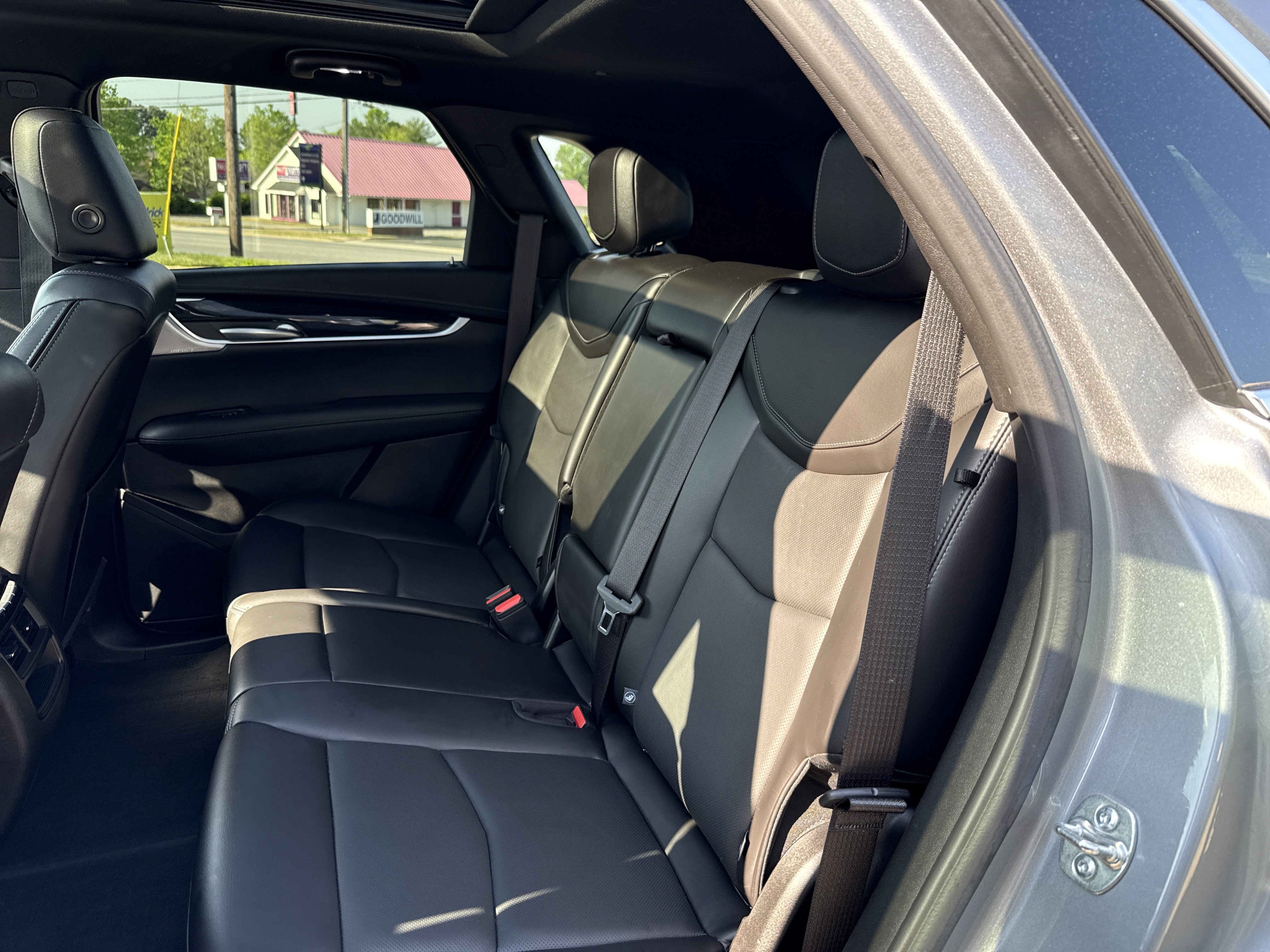 Used 2025 Cadillac XT5 Premium Luxury w/ Technology Package AWD/4WD image 32