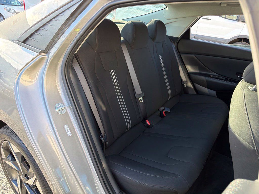 Used 2023 Hyundai Elantra SEL w/ Convenience Package FWD image 17