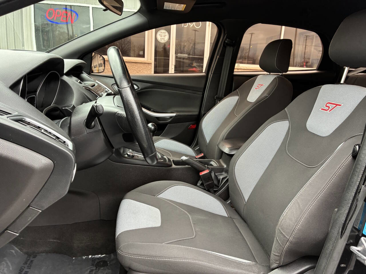 Used 2017 Ford Focus ST image 4