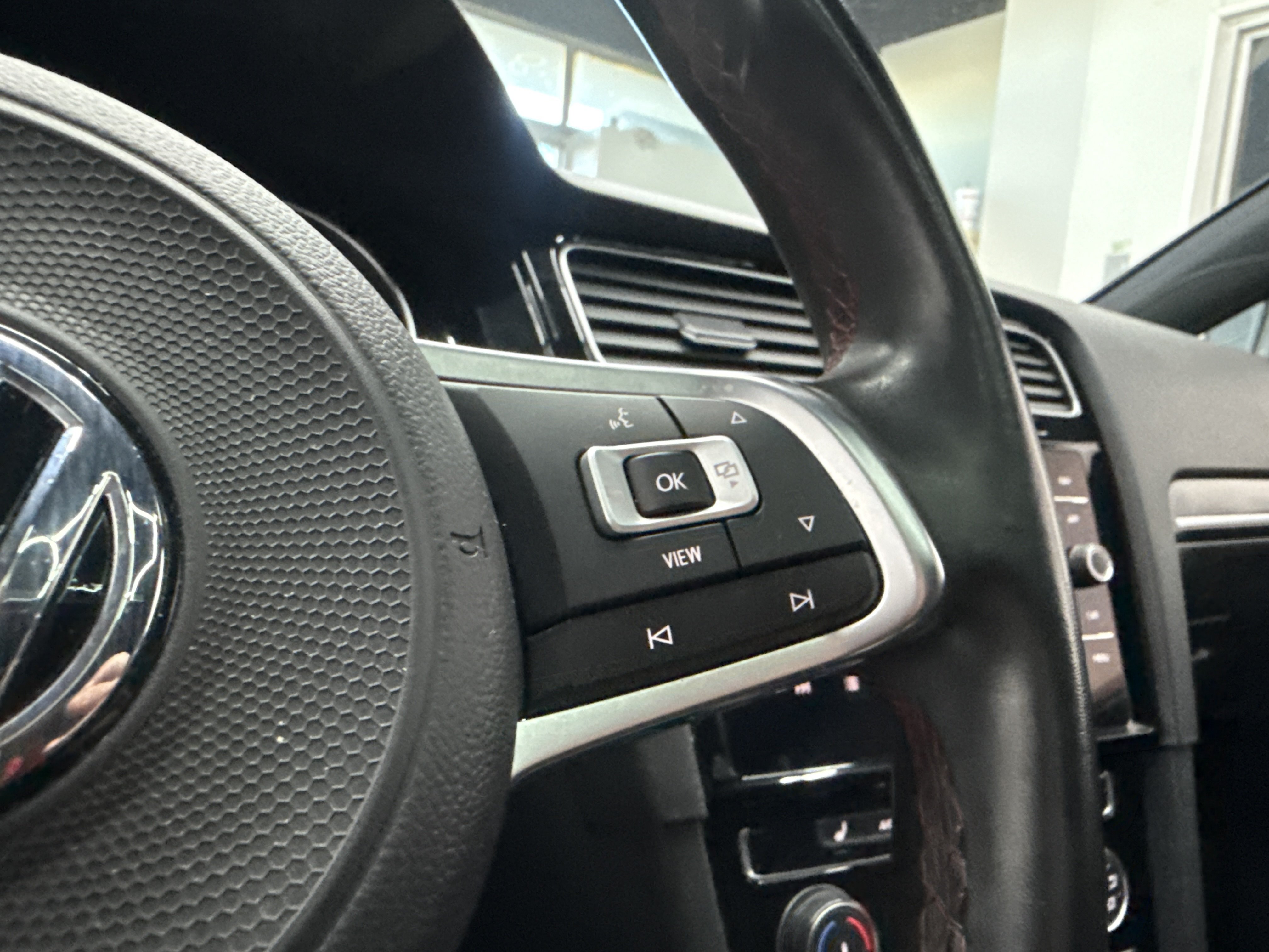 Used 2021 Volkswagen GTI SE FWD image 13