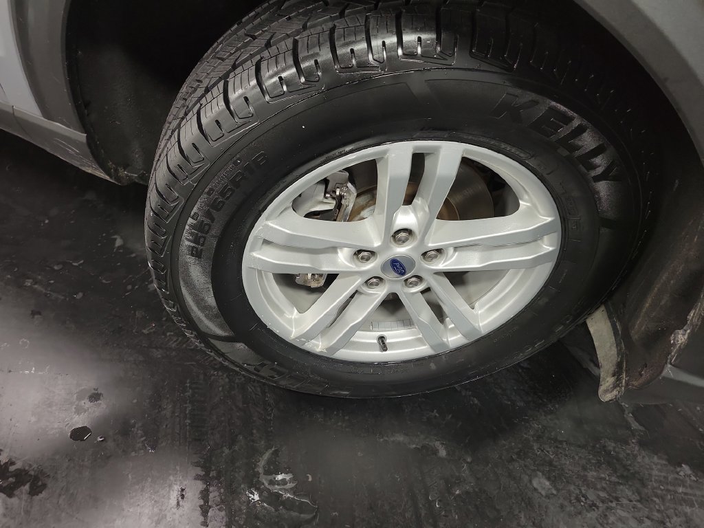 Used 2022 Ford Explorer XLT w/ Equipment Group 202A AWD/4WD image 10