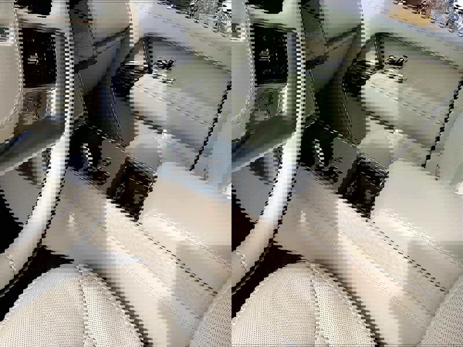 Used 2024 Land Rover Range Rover SE image 19