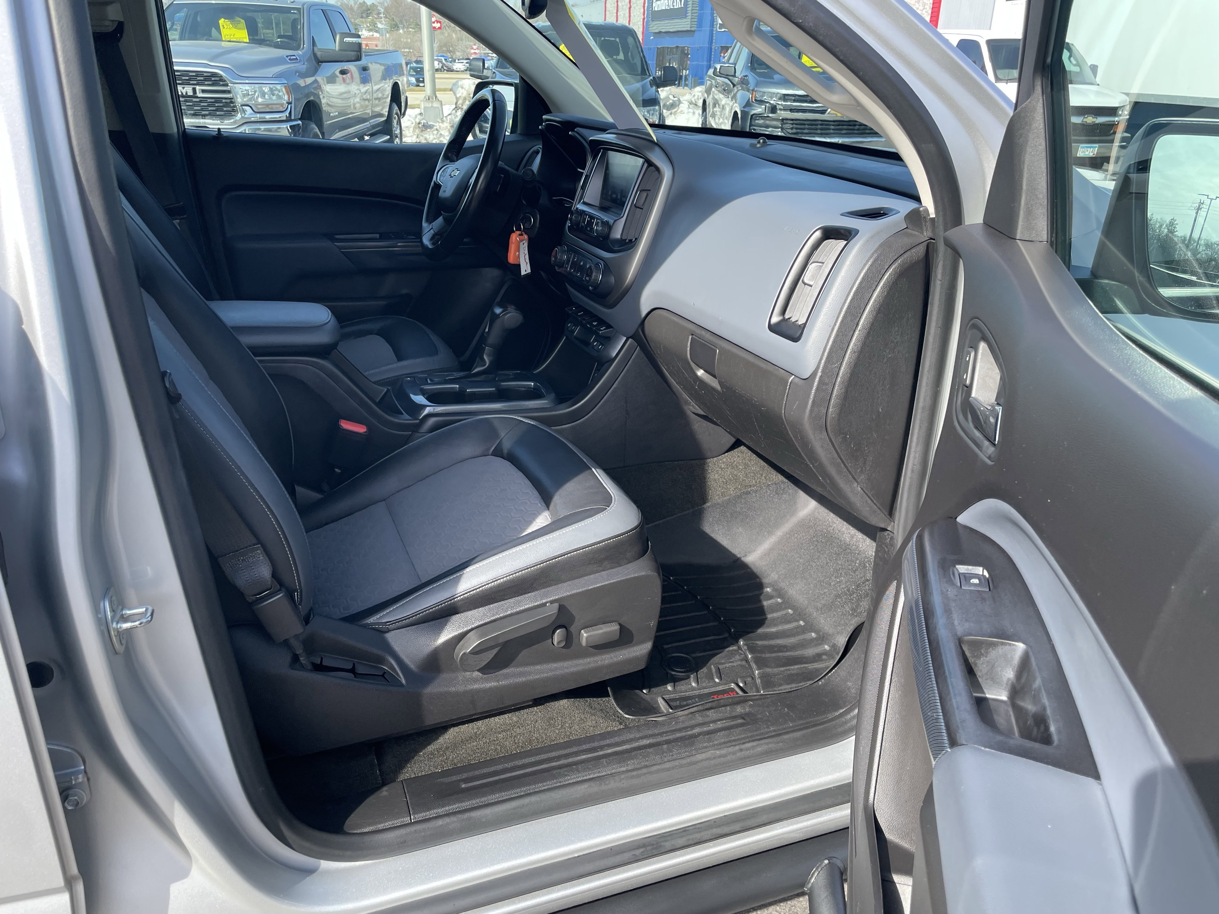 Used 2017 Chevrolet Colorado Z71 AWD/4WD image 29
