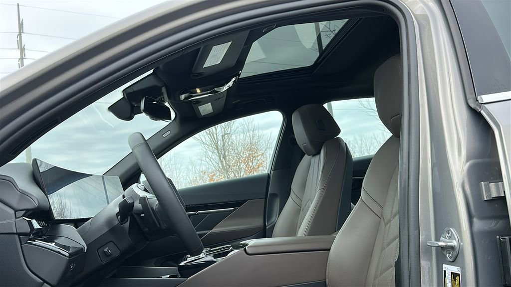 Used 2024 BMW 530i xDrive w/ Premium Package image 10