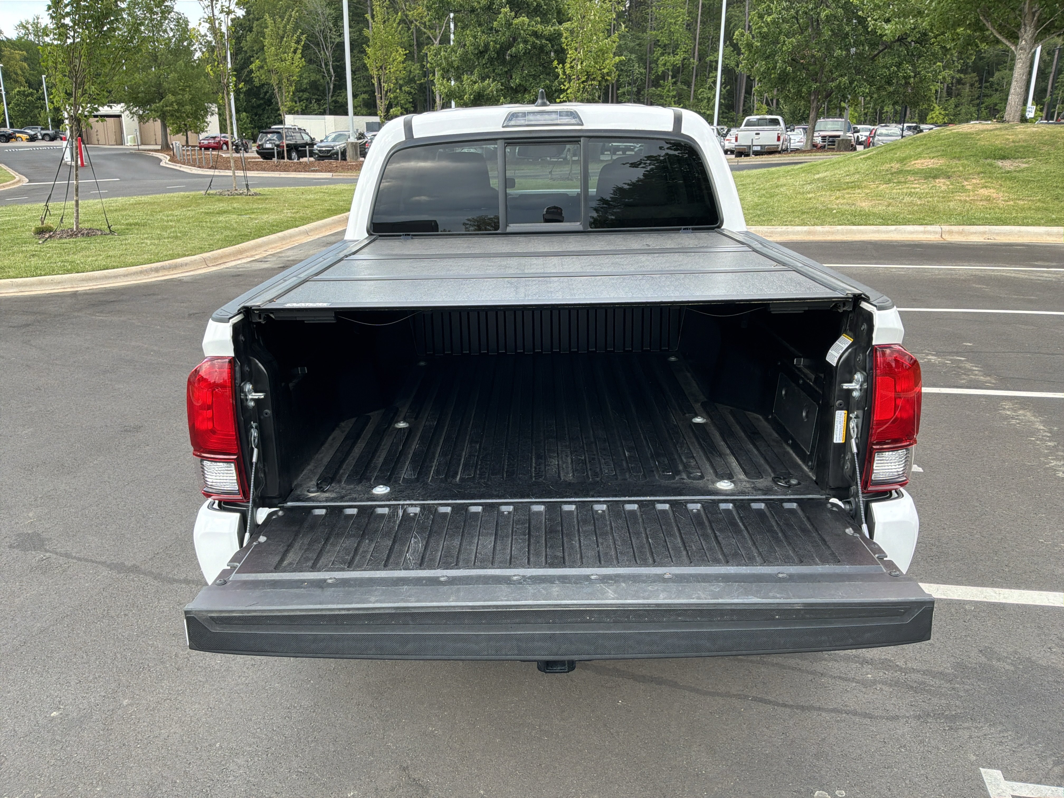 Used 2022 Toyota Tacoma SR AWD/4WD image 31