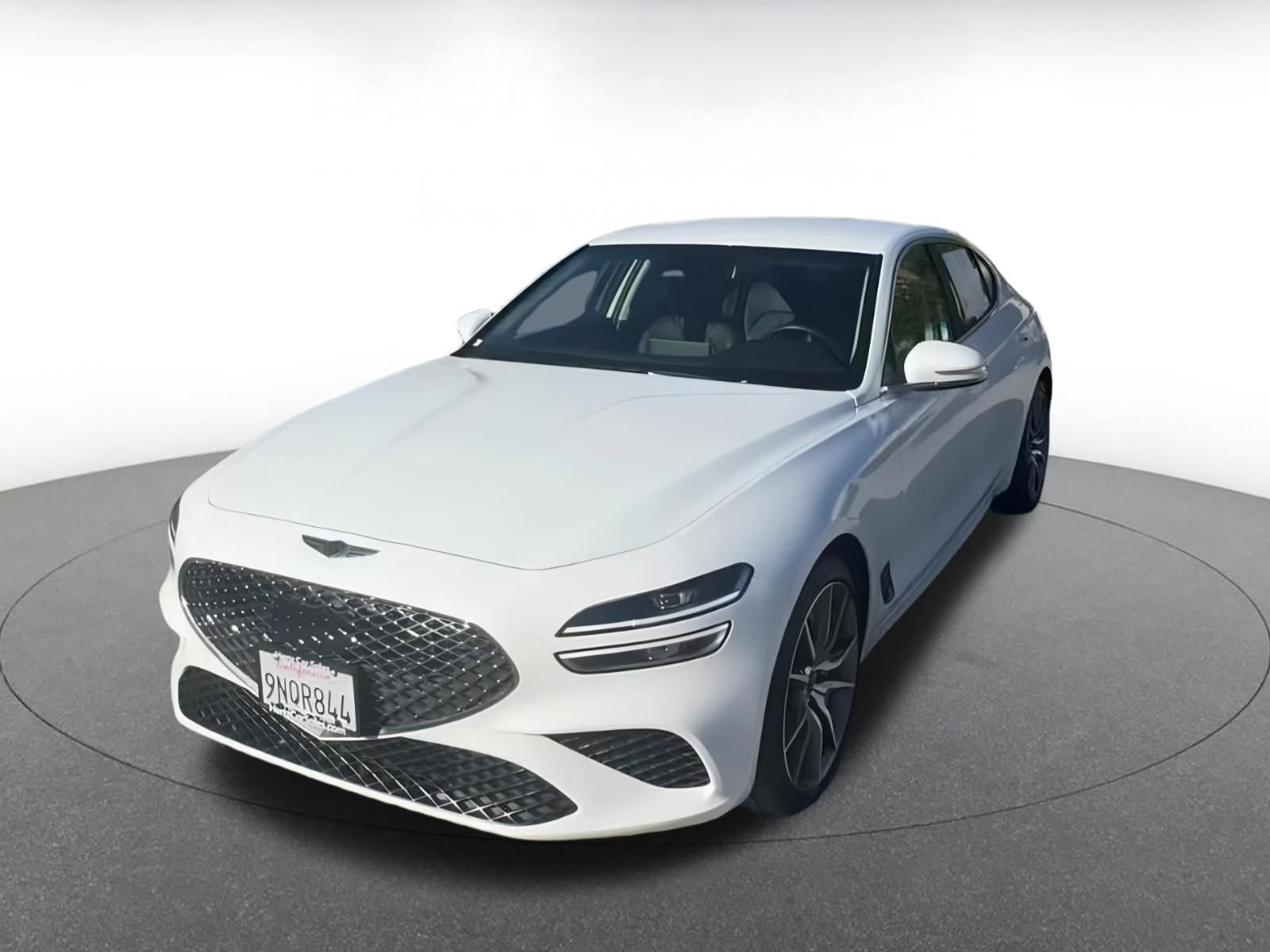 Used 2025 Genesis G70 2.5T image 8