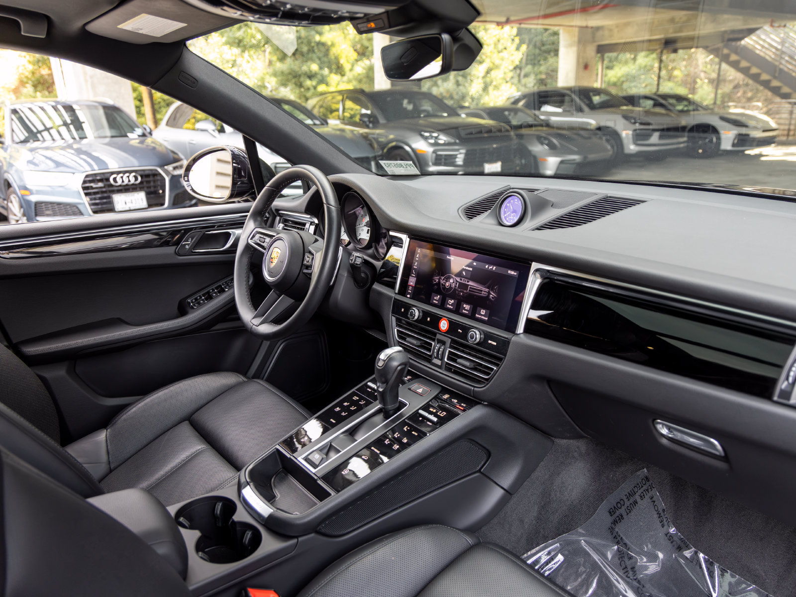 Certified 2023 Porsche Macan AWD/4WD image 60
