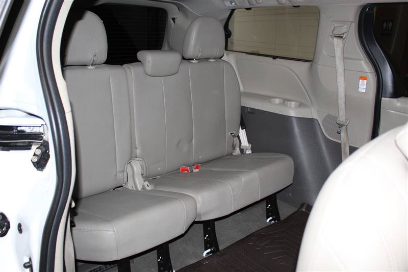 Used 2020 Toyota Sienna XLE AWD/4WD image 29