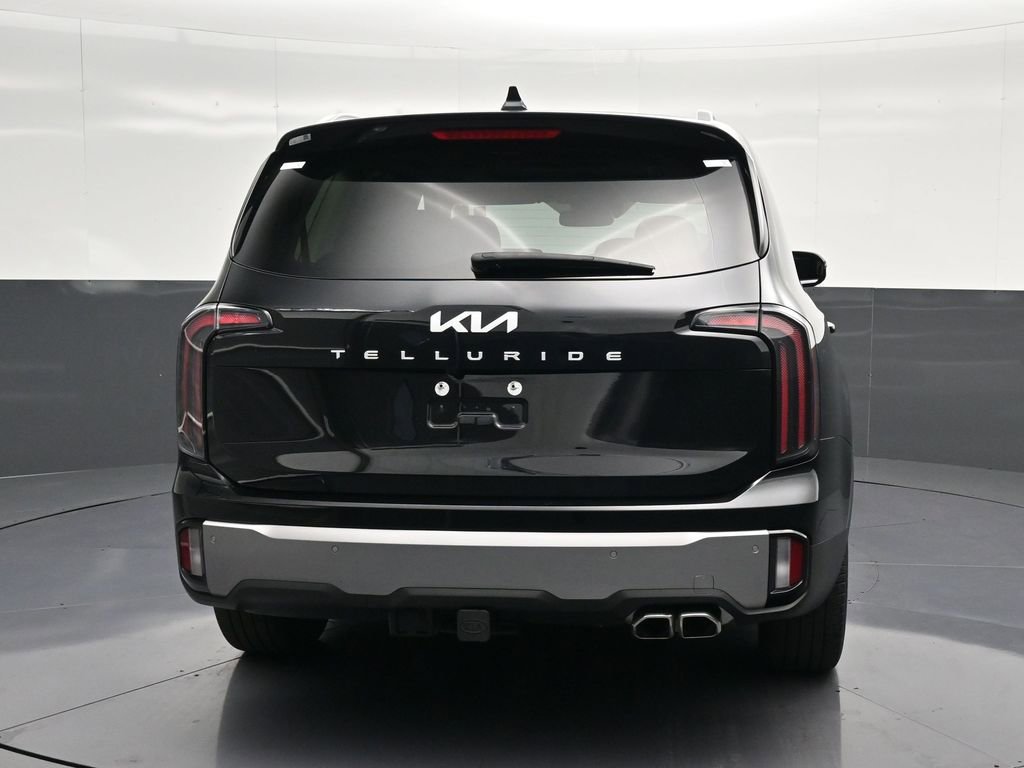 Used 2024 Kia Telluride SX w/ Towing Package FWD image 2