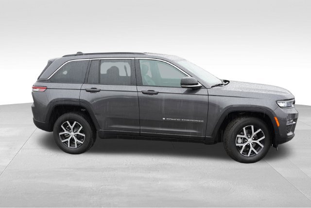 Certified 2024 Jeep Grand Cherokee Limited w/ Luxury Tech Group II AWD/4WD image 4