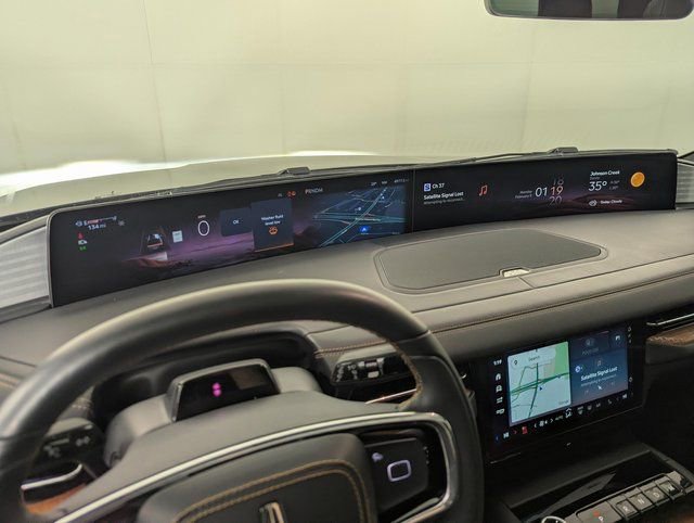 Used 2025 Lincoln Navigator Black Label image 15