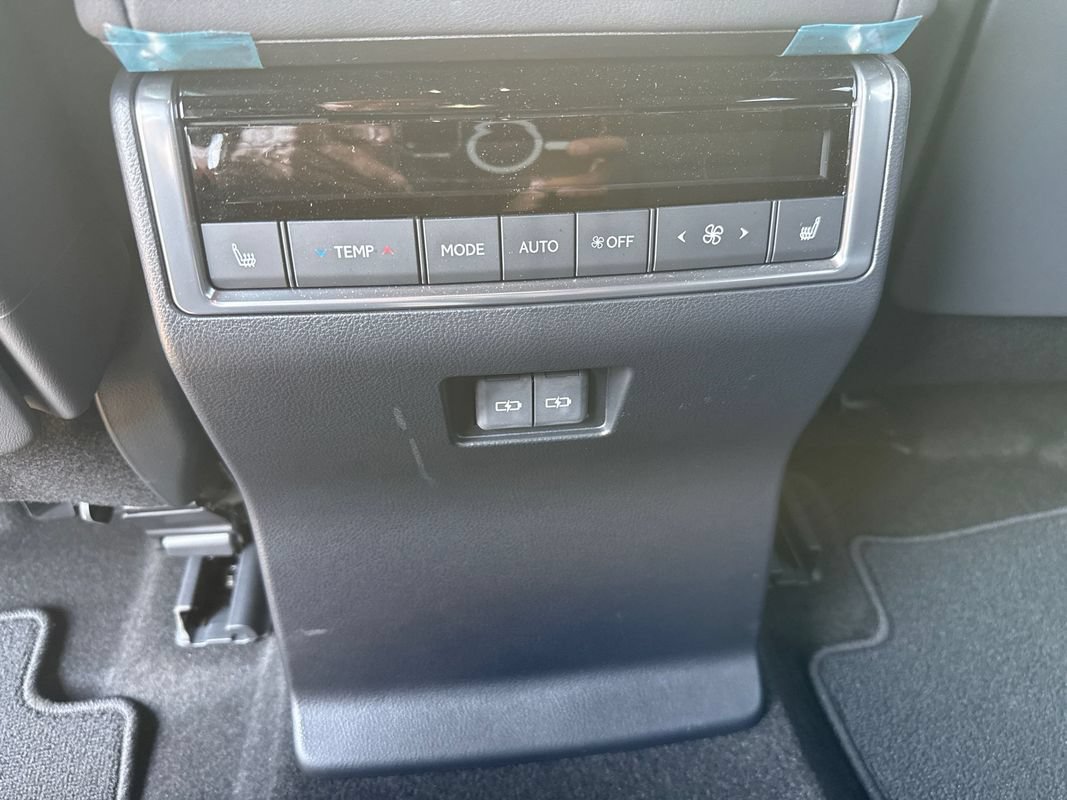 Used 2026 Lexus GX 550 w/ Accessory Package (2T) AWD/4WD image 19