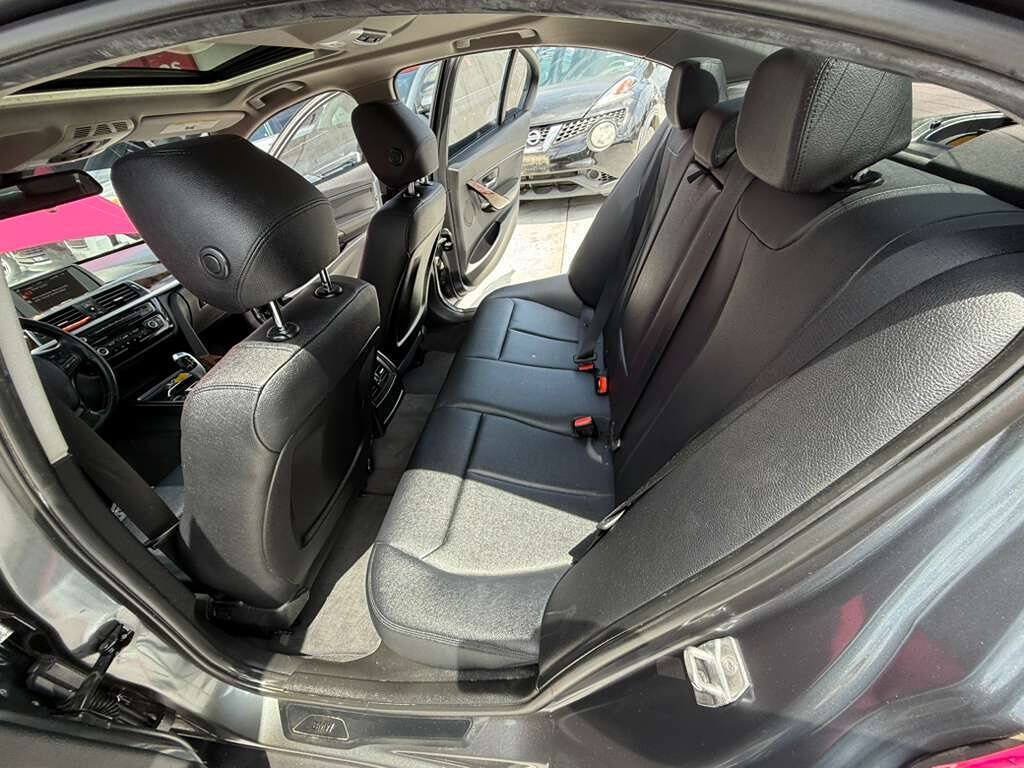 Used 2016 BMW 320i xDrive Sedan AWD/4WD image 14