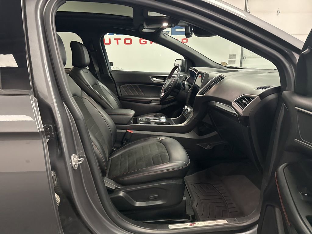 Used 2021 Ford Edge ST-Line w/ Class II Trailer Tow Package AWD/4WD image 39