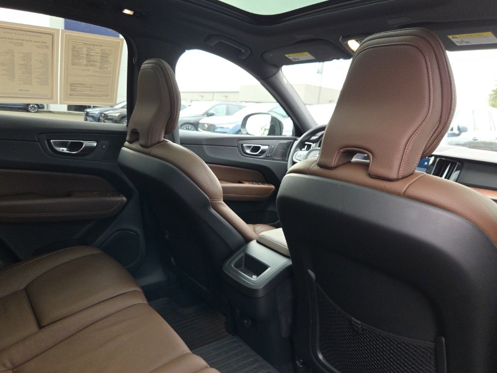 Certified 2023 Volvo XC60 B5 Plus w/ Protection Package Premier image 8