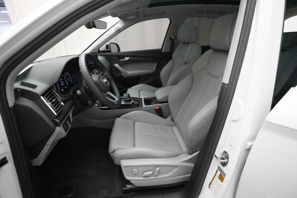 Used 2024 Audi Q5 e Premium Plus w/ Premium Plus Package image 7
