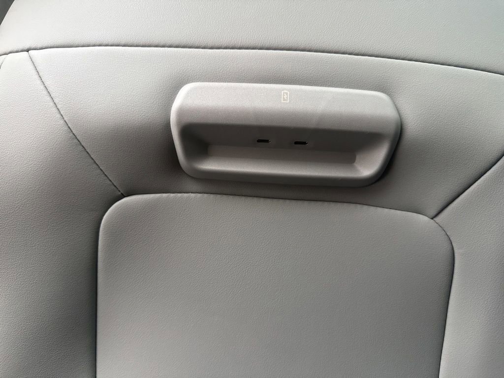 Used 2025 Ford Expedition Active image 33