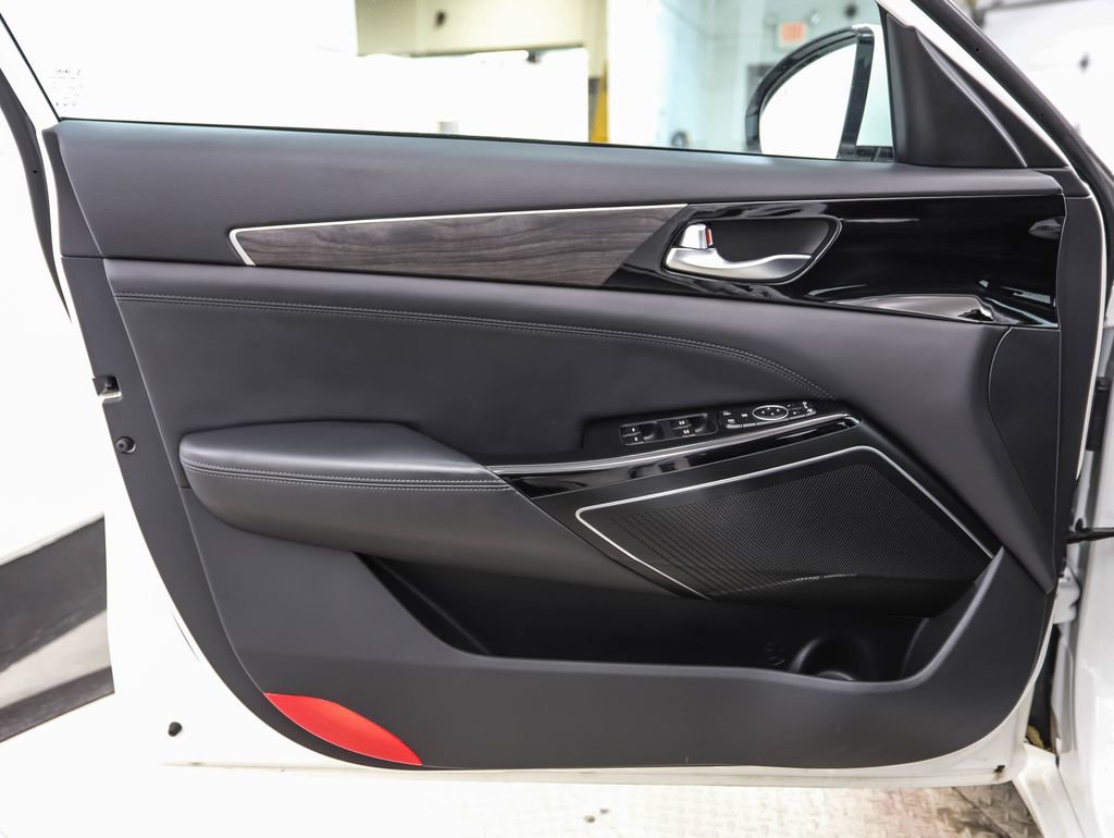 Used 2020 Kia Cadenza Technology image 9