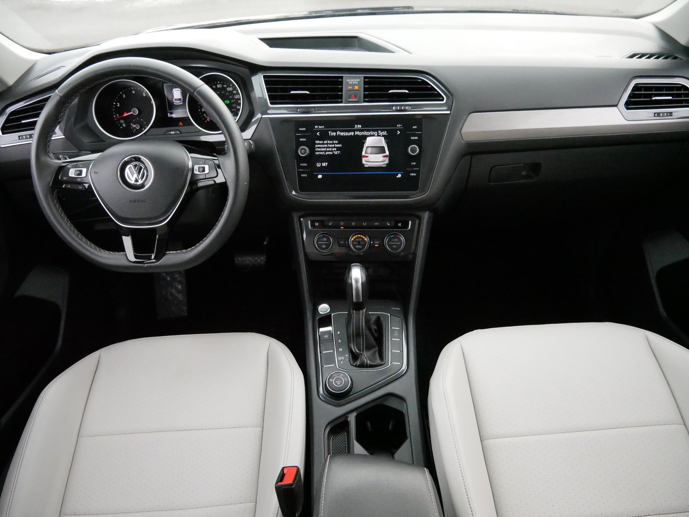 Used 2021 Volkswagen Tiguan SE w/ Panoramic Sunroof Package image 10