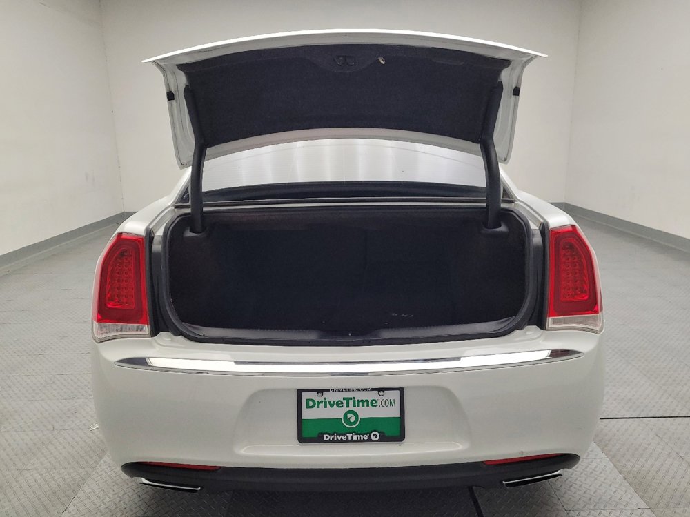 Used 2017 Chrysler 300 Limited image 29