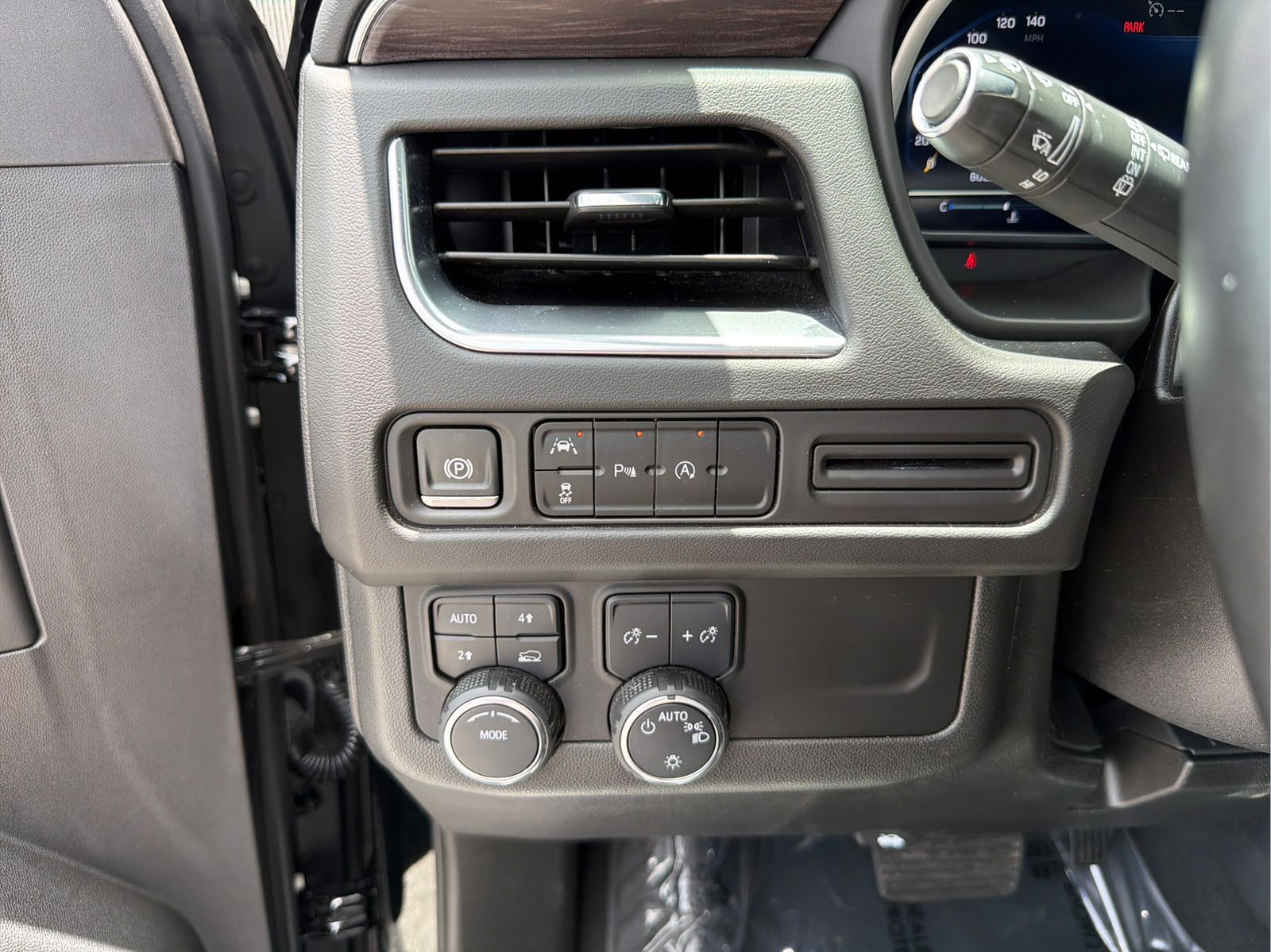 Used 2024 Chevrolet Tahoe LT AWD/4WD image 15