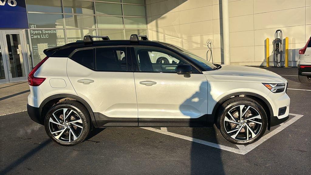 Used 2021 Volvo XC40 T5 R-Design w/ Climate Package image 28