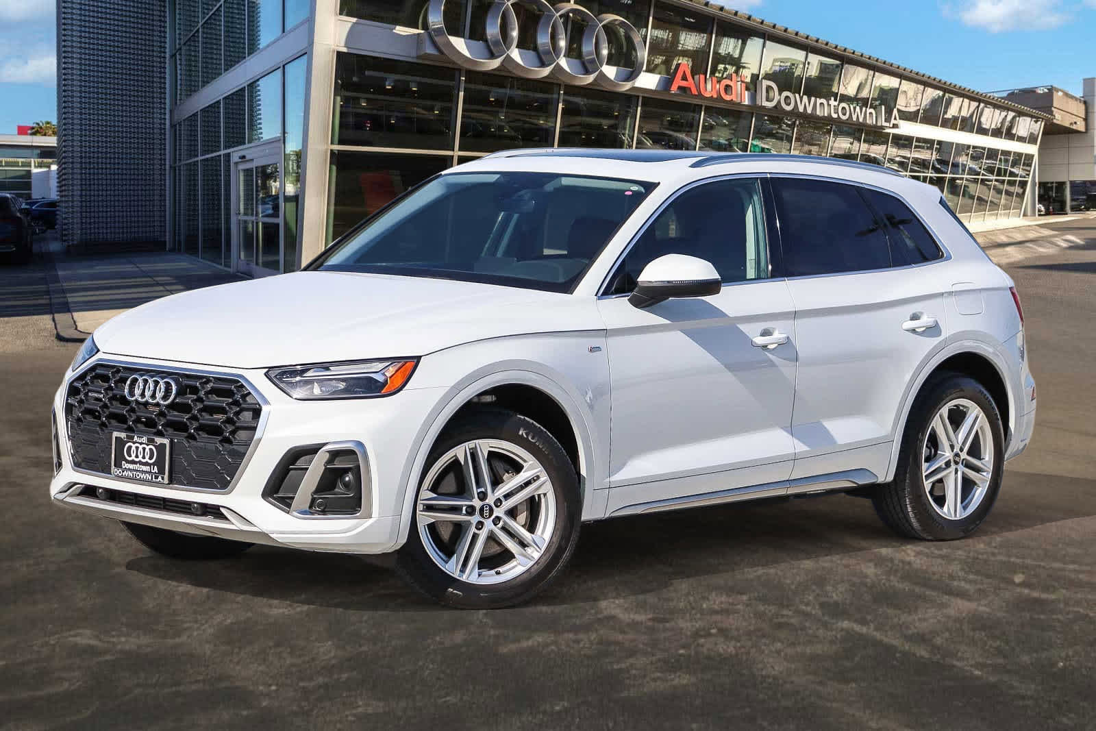 Used 2023 Audi Q5 e Premium w/ Convenience Package image 1