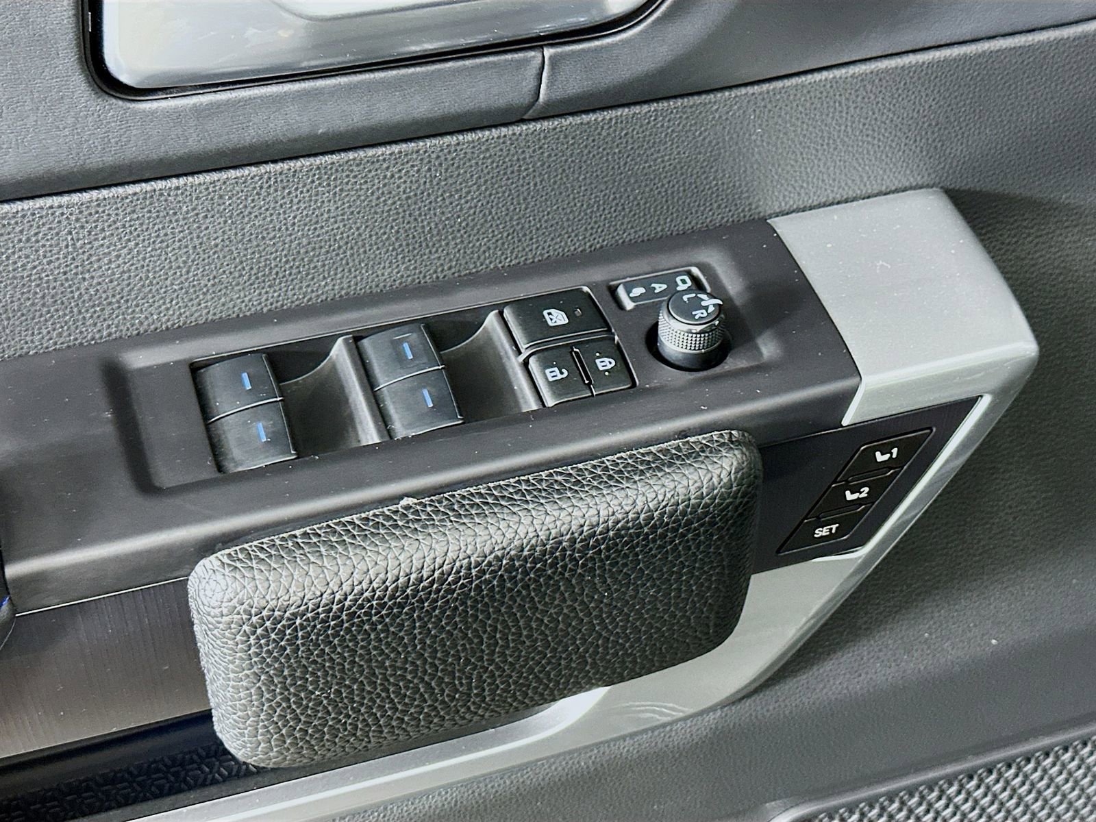 Used 2024 Toyota Tundra Platinum image 18