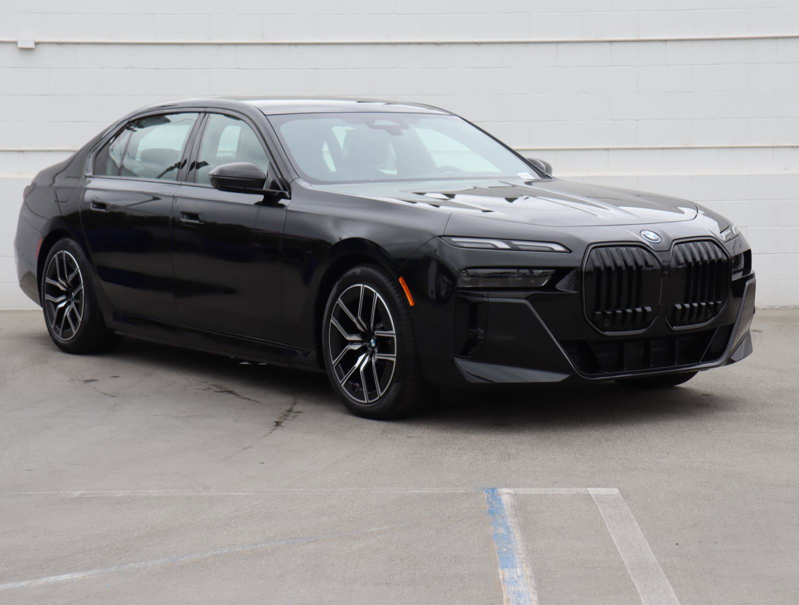 New 2026 BMW 750e xDrive w/ Premium Package image 1