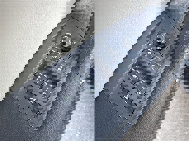 Used 2018 Volkswagen Tiguan SE image 15