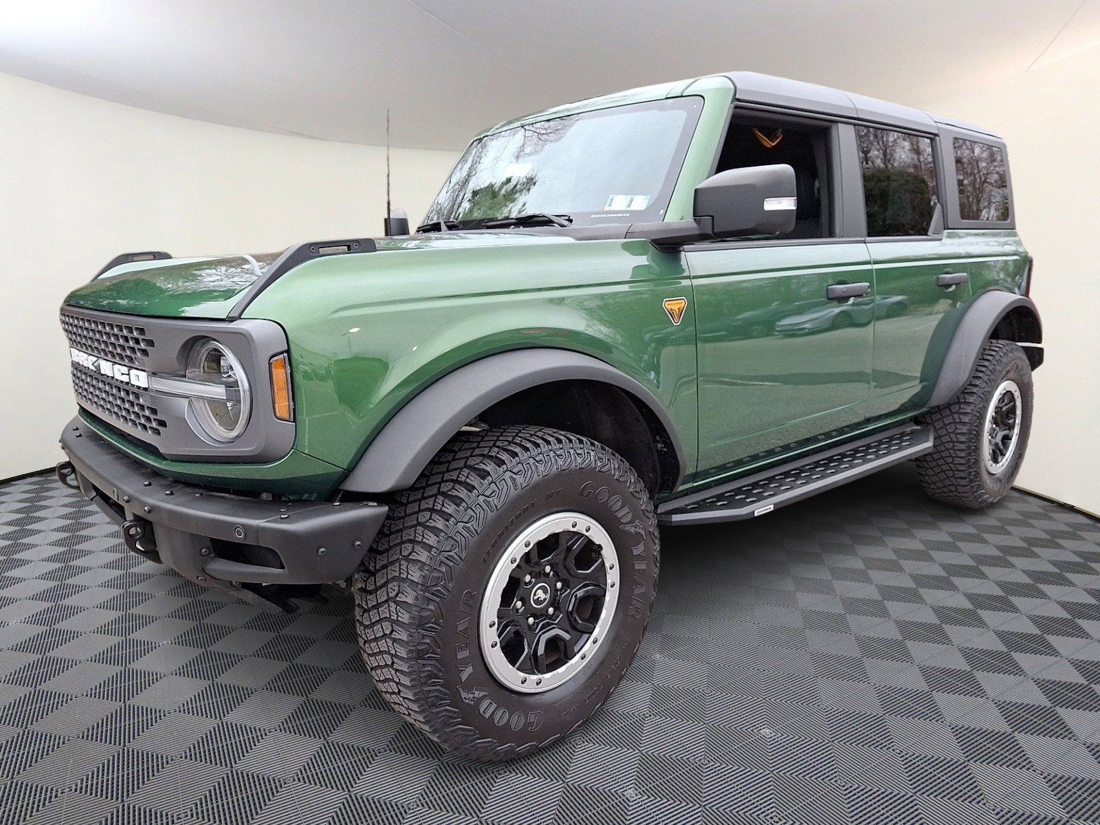 Used 2022 Ford Bronco Badlands image 3
