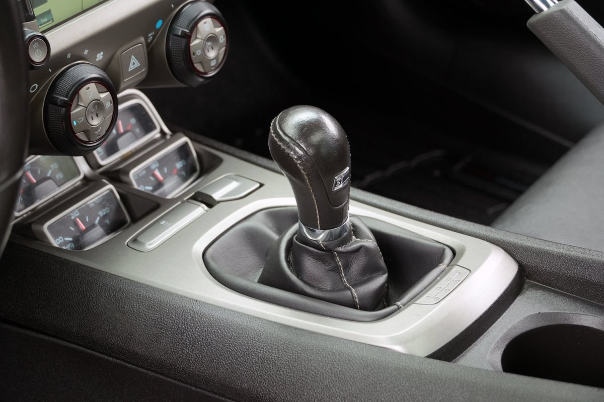 Used 2015 Chevrolet Camaro SS w/ RS Package RWD image 9