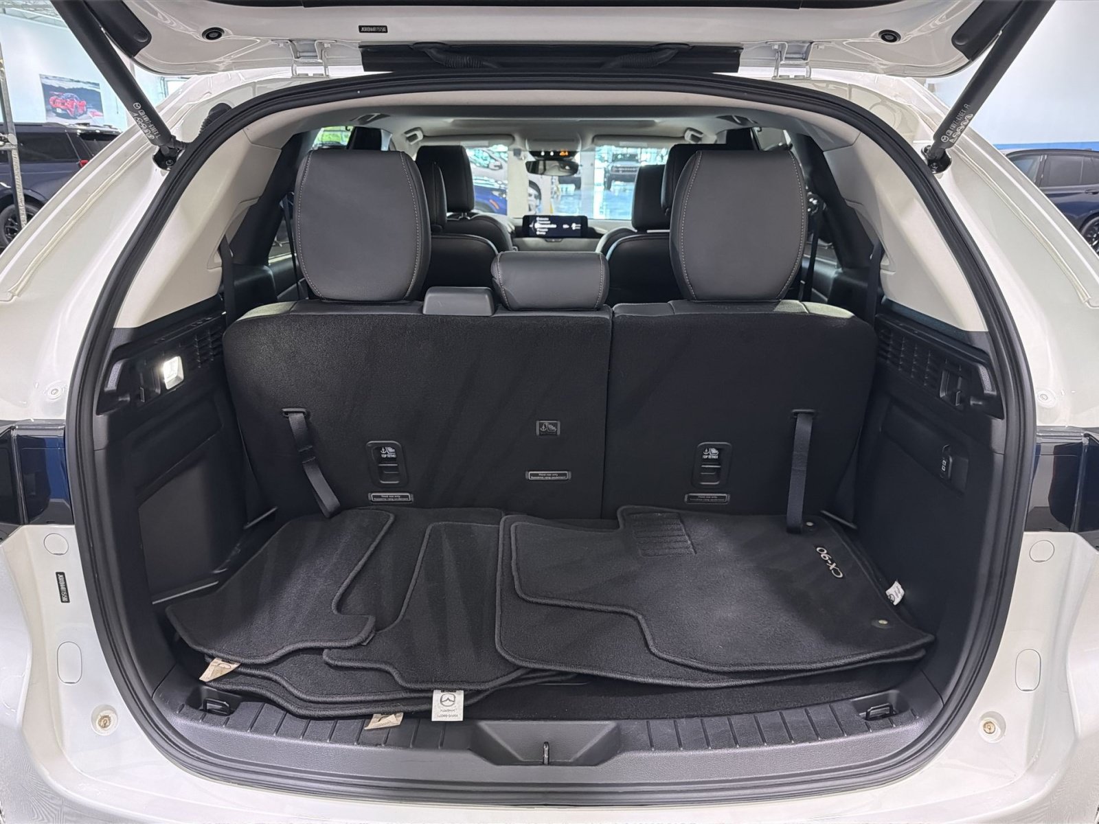 Used 2024 MAZDA CX-90 Plug-In Hybrid w/ Preferred AWD/4WD image 31