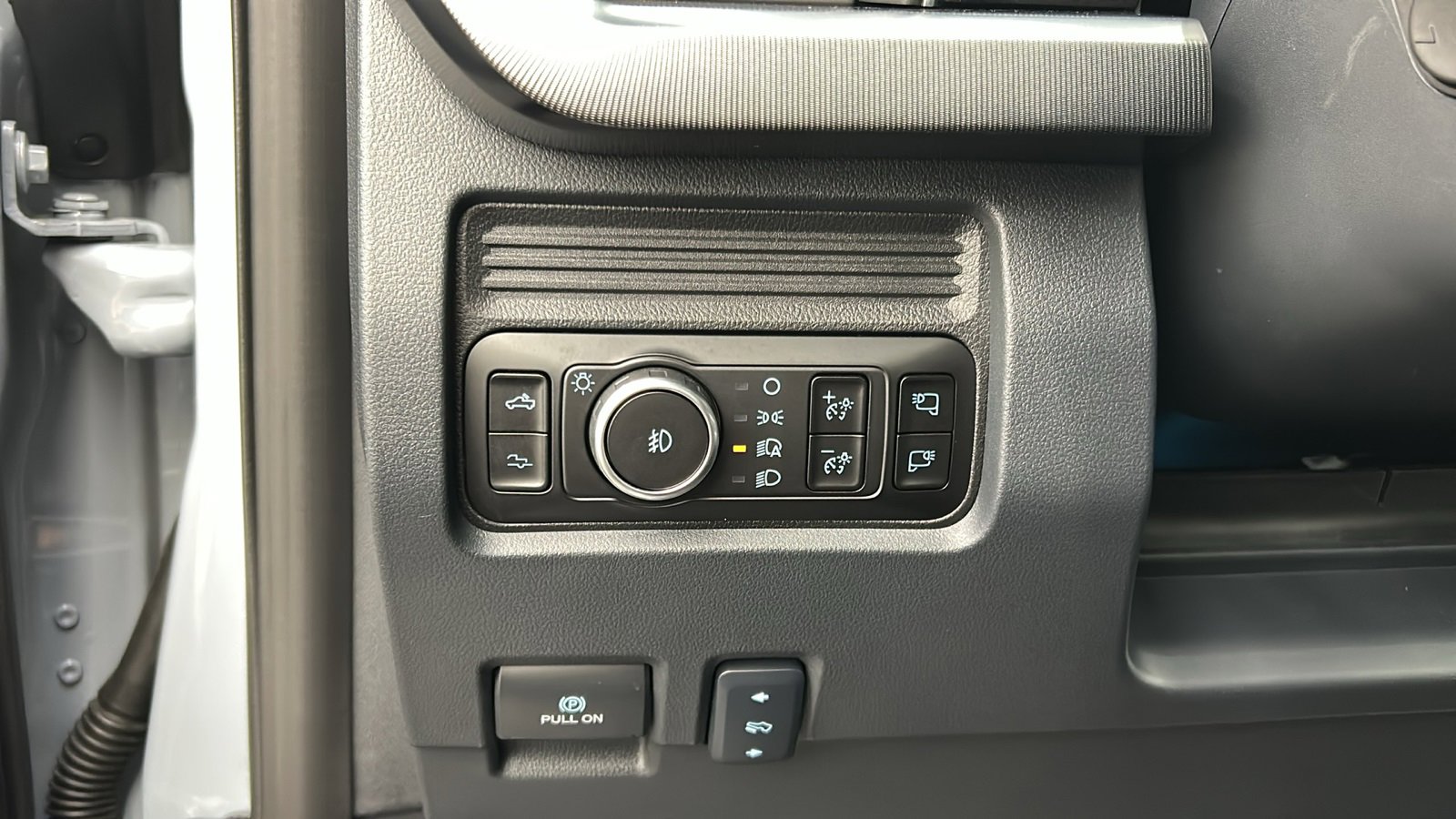 Used 2025 Ford F450 Platinum w/ FX4 Off-Road Package image 32