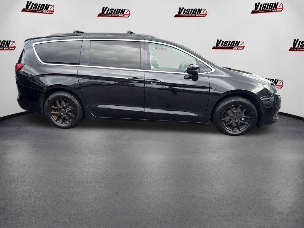 Used 2020 Chrysler Voyager Lxi FWD image 4