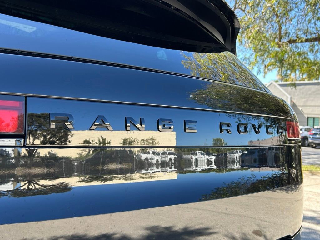 Used 2025 Land Rover Range Rover Sport SE image 32