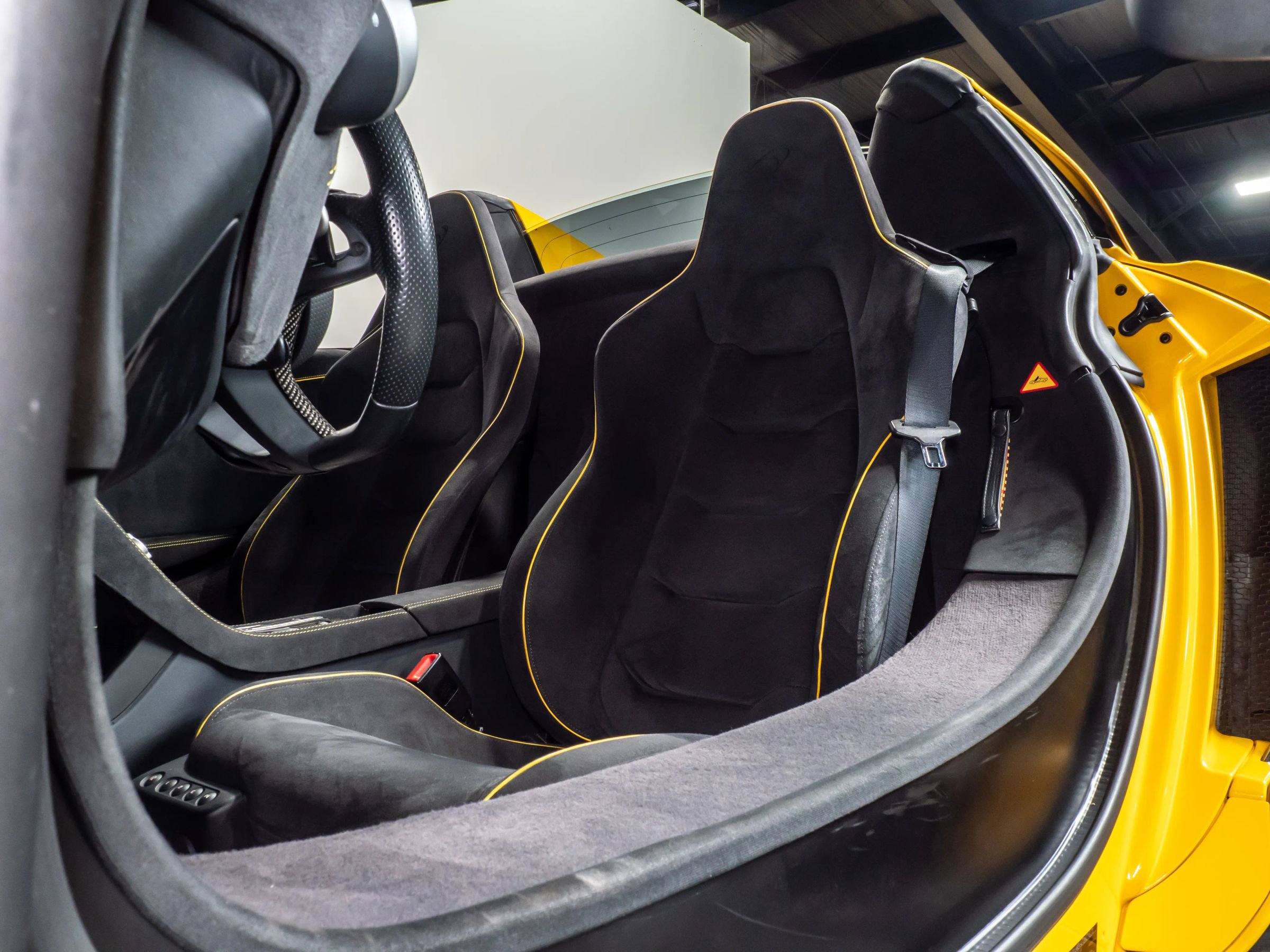 Used 2015 McLaren 650S Spider image 25