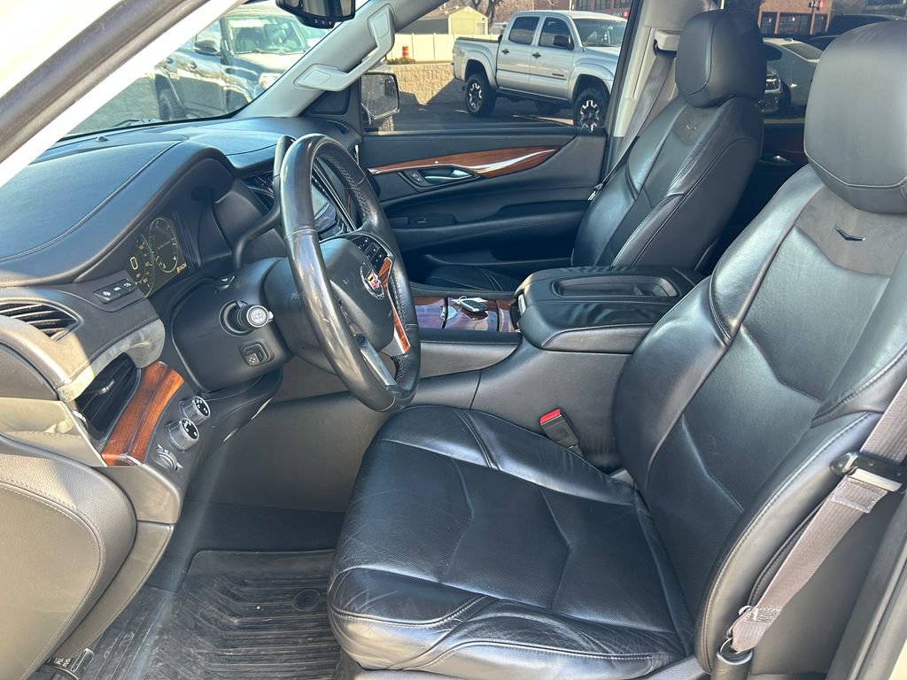 Used 2015 Cadillac Escalade Luxury AWD/4WD image 24