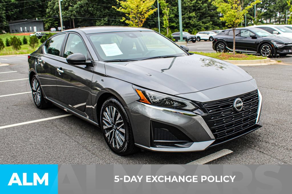 Used 2024 Nissan Altima 2.5 SV FWD image 3