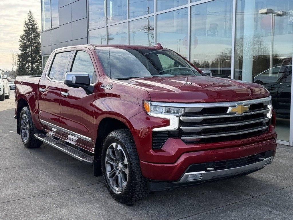 Used 2025 Chevrolet Silverado 1500 High Country w/ Technology Package image 2