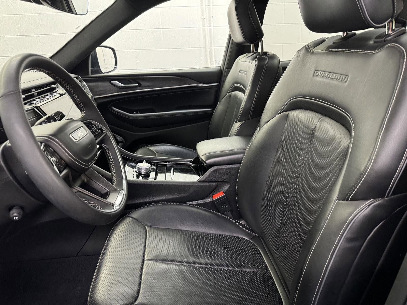 Used 2023 Jeep Grand Cherokee Overland AWD/4WD image 11