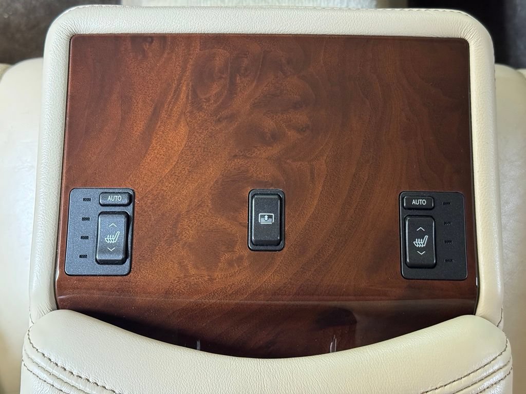 Used 2013 Lexus LS 460 AWD w/ Comfort Pkg image 20