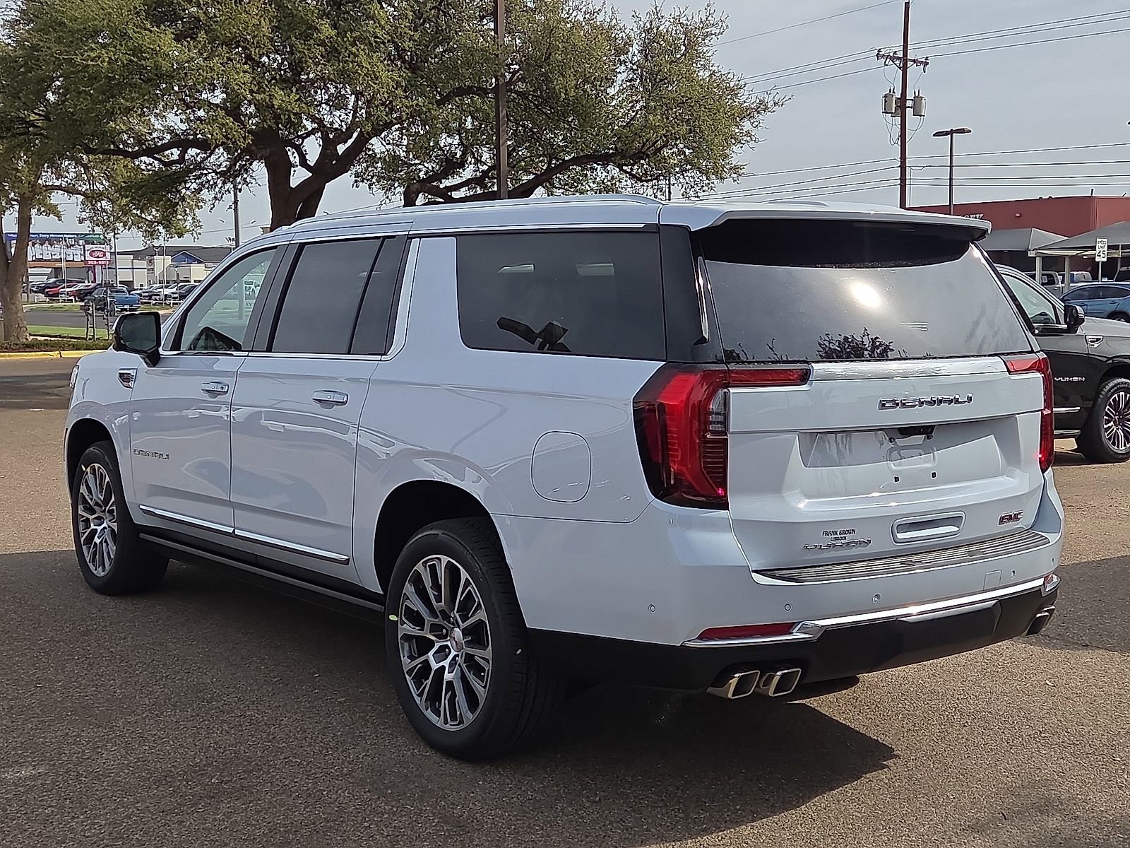 New 2026 GMC Yukon XL Denali w/ Denali Reserve Package AWD/4WD image 2