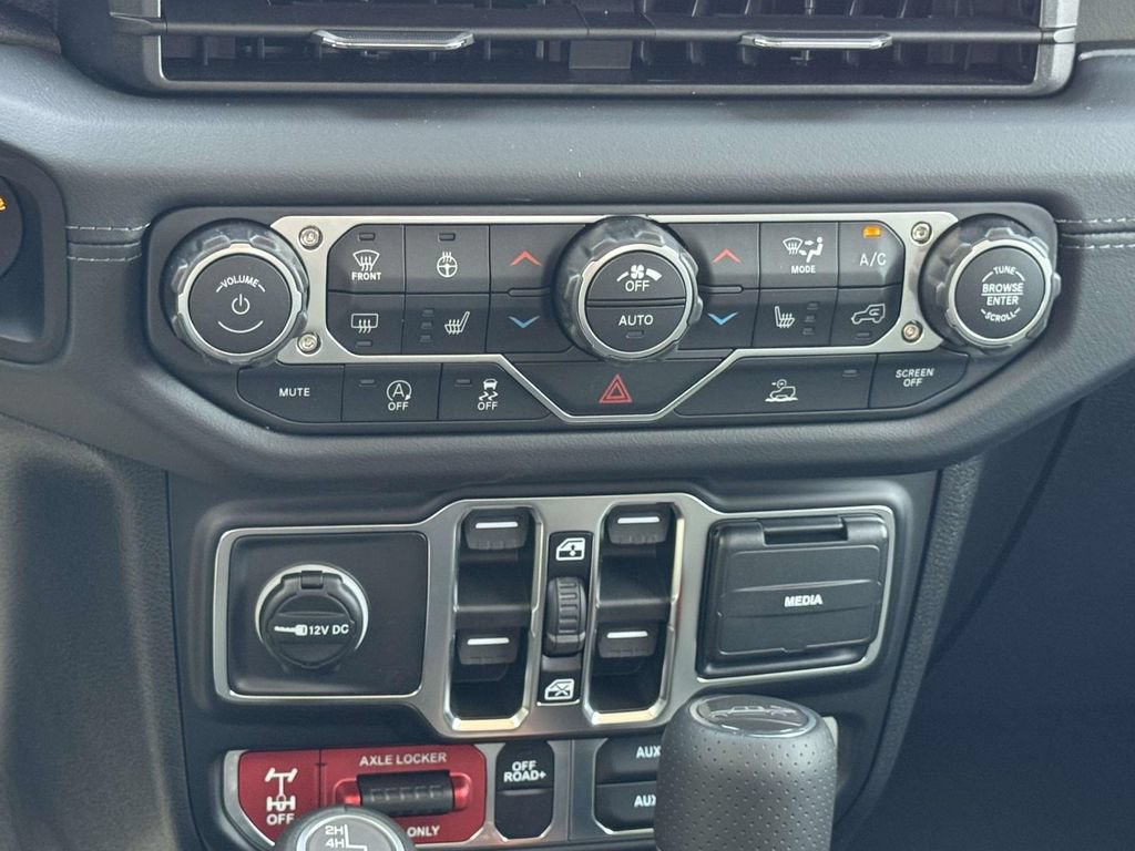 New 2026 Jeep Gladiator Mojave w/ Technology Group AWD/4WD image 20