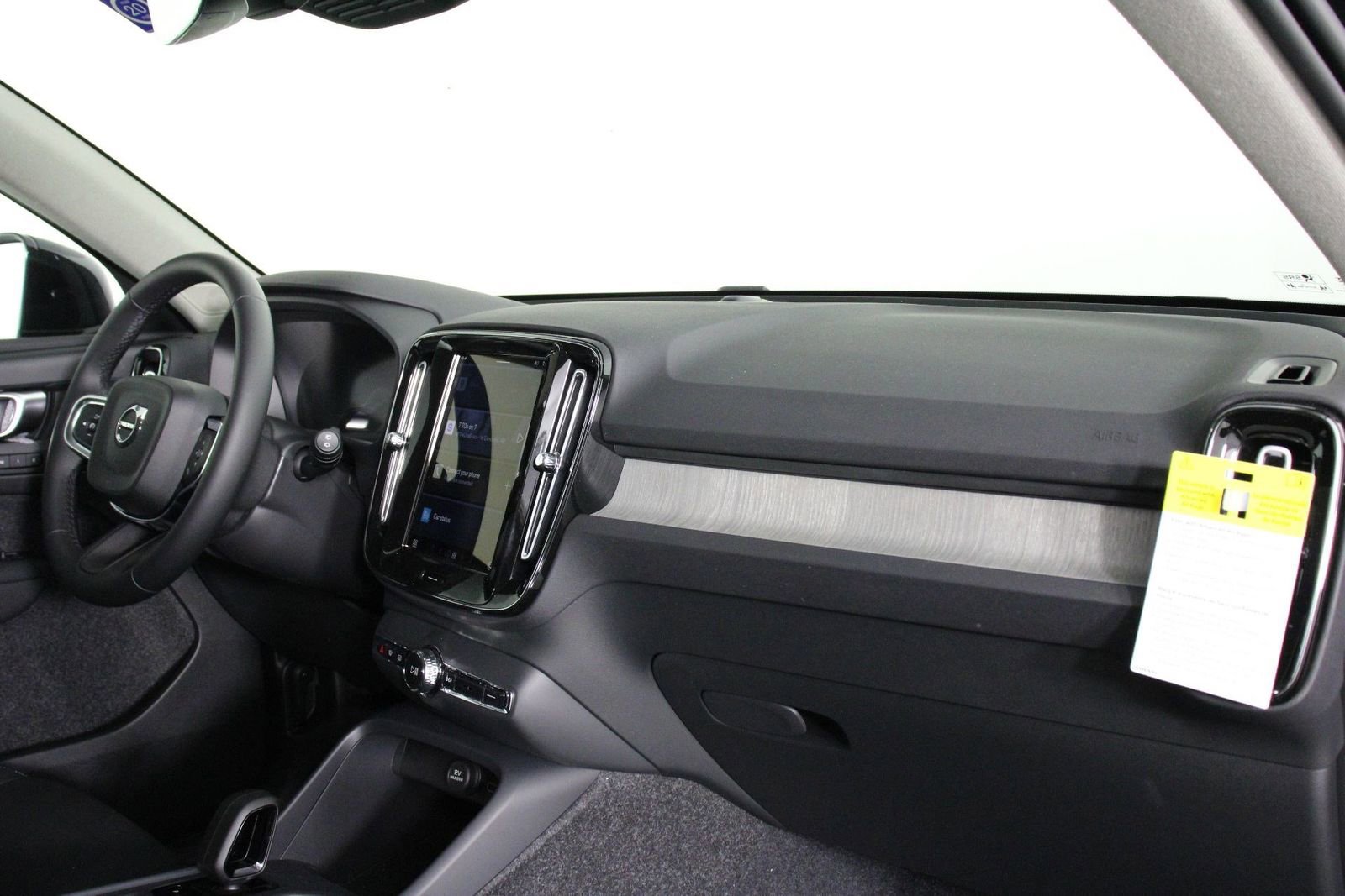 New 2025 Volvo XC40 B5 Core w/ Climate Package image 9
