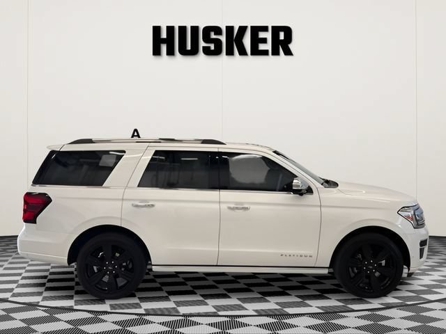 Used 2024 Ford Expedition Platinum AWD/4WD image 2