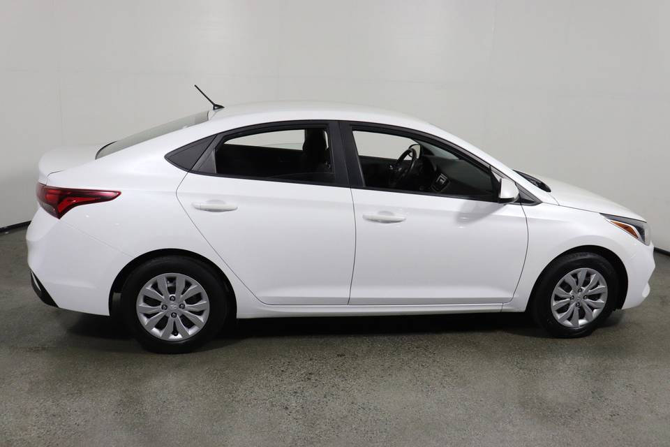 Used 2020 Hyundai Accent SEL image 3