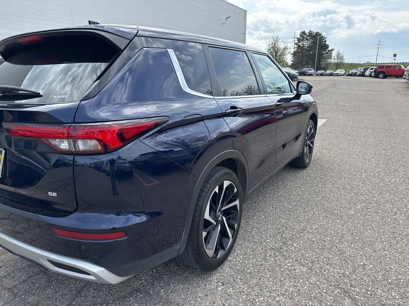 Used 2023 Mitsubishi Outlander SE AWD/4WD image 4