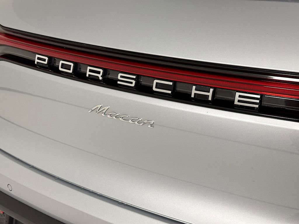 Certified 2025 Porsche Macan image 36